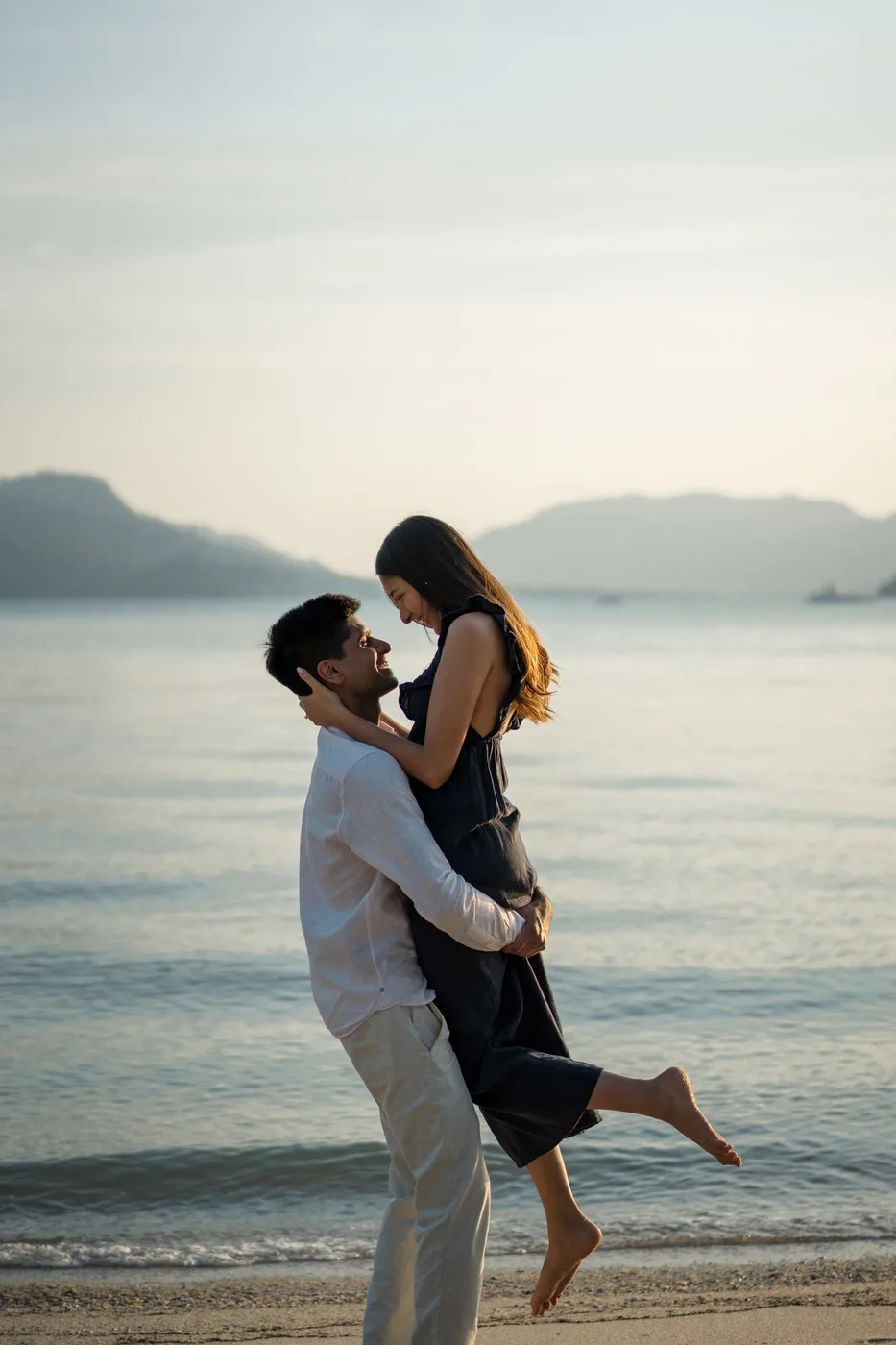 Kunal lifting Alisha into his arms on the beach